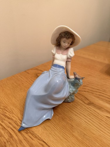 Nao lladro listening to - lladro, "listening