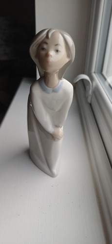 Lladro figurine girl - lladro, of