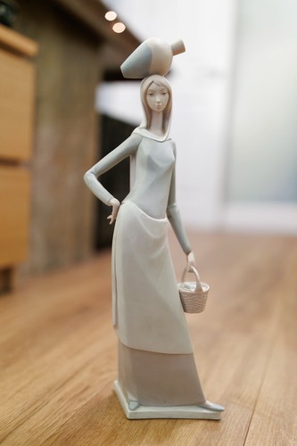 Extremely rare lladro female - rare,