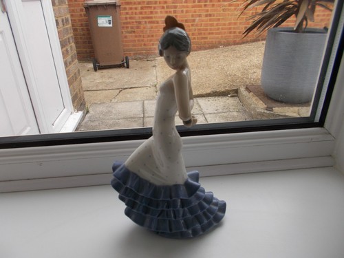 Lladro nao flamenco dancer - lladro,