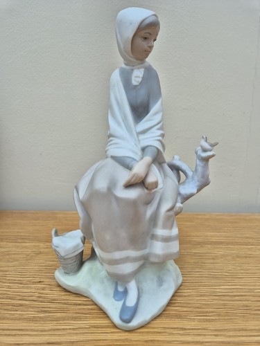Figurine girl with bird - girl,