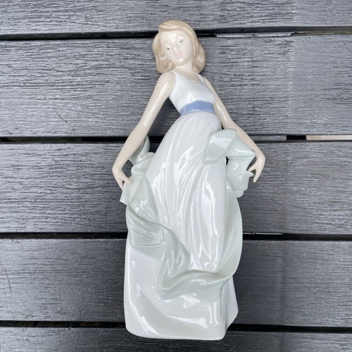 Nao lladro figurine 1343 - lladro,