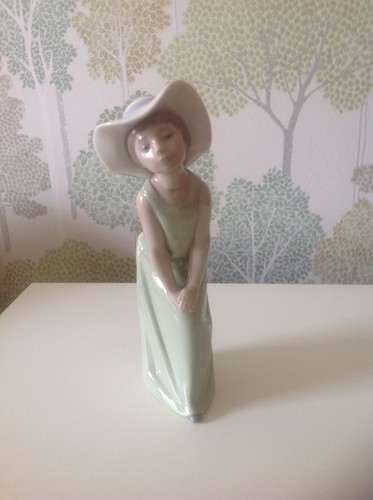 Lladro figurine pamela - lladro,