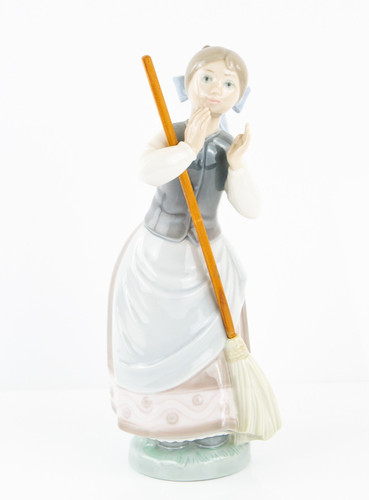 Lladro clean sweep - clean, sweep'