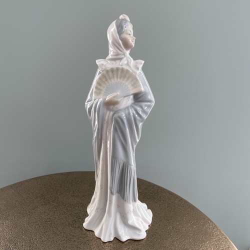 Lladro nao lady - lady, and