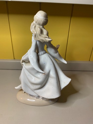Lladro 4828 cinderella retired - cinderella,