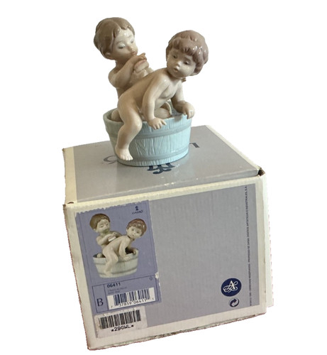 Lladro bath time 06411 issued - bath,