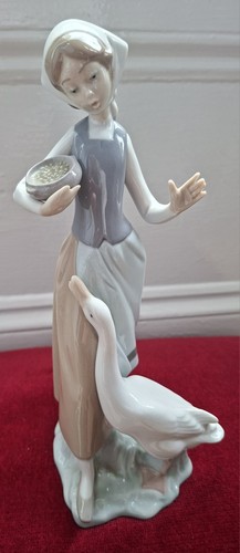 Lladro girl feeding - lladro,