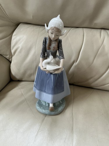 Lladro figurines dutch girl - lladro,