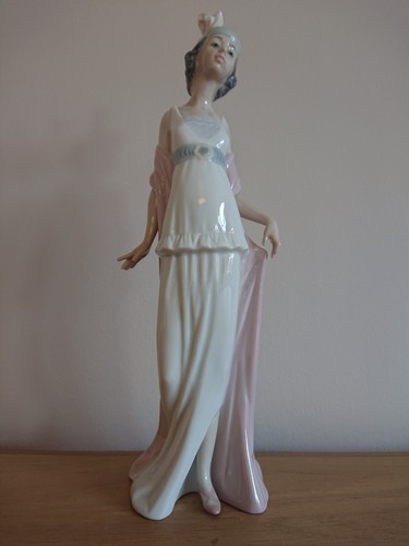 Lladro talk the town - "talk,
