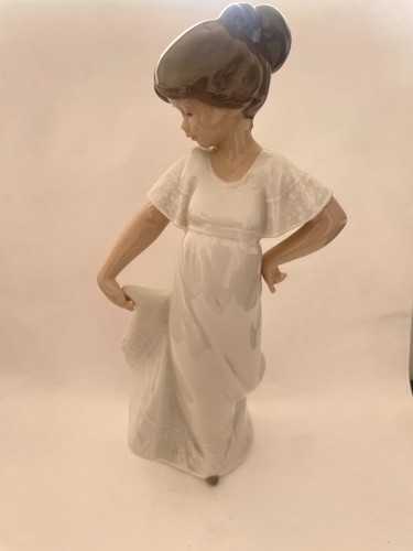 Vintage nao lladro figurine - figurine,