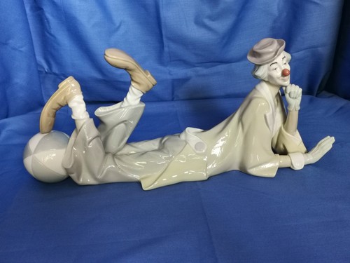 Lladro clown lying down - clown,