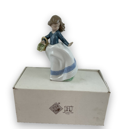 Lladro nao figurine girl with - nao,