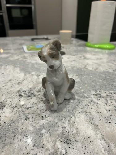 Lladro figurine dog with - figurine, a