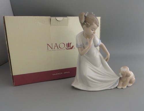 Nao lladro let - by,