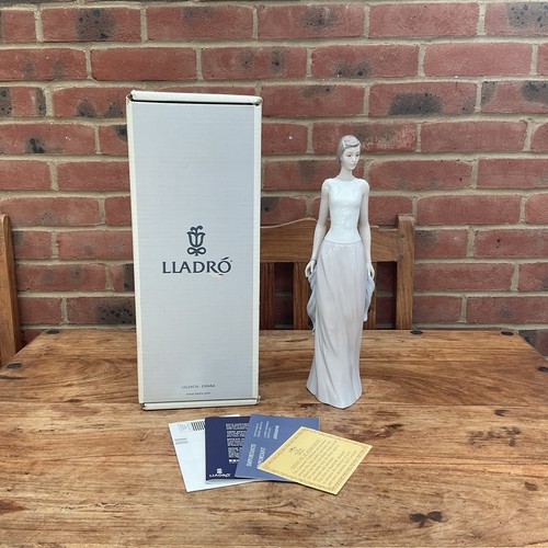 Lladro cocktail party figurine - cocktail,