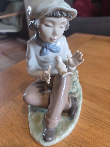 Porcelain figure dao lladro - porcelain,